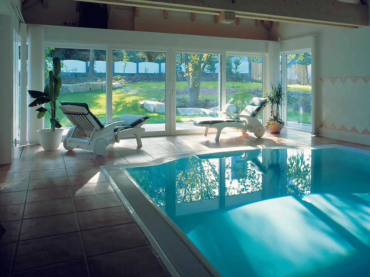 Piscina cubierta: cerramiento en ambiente de humedad alta